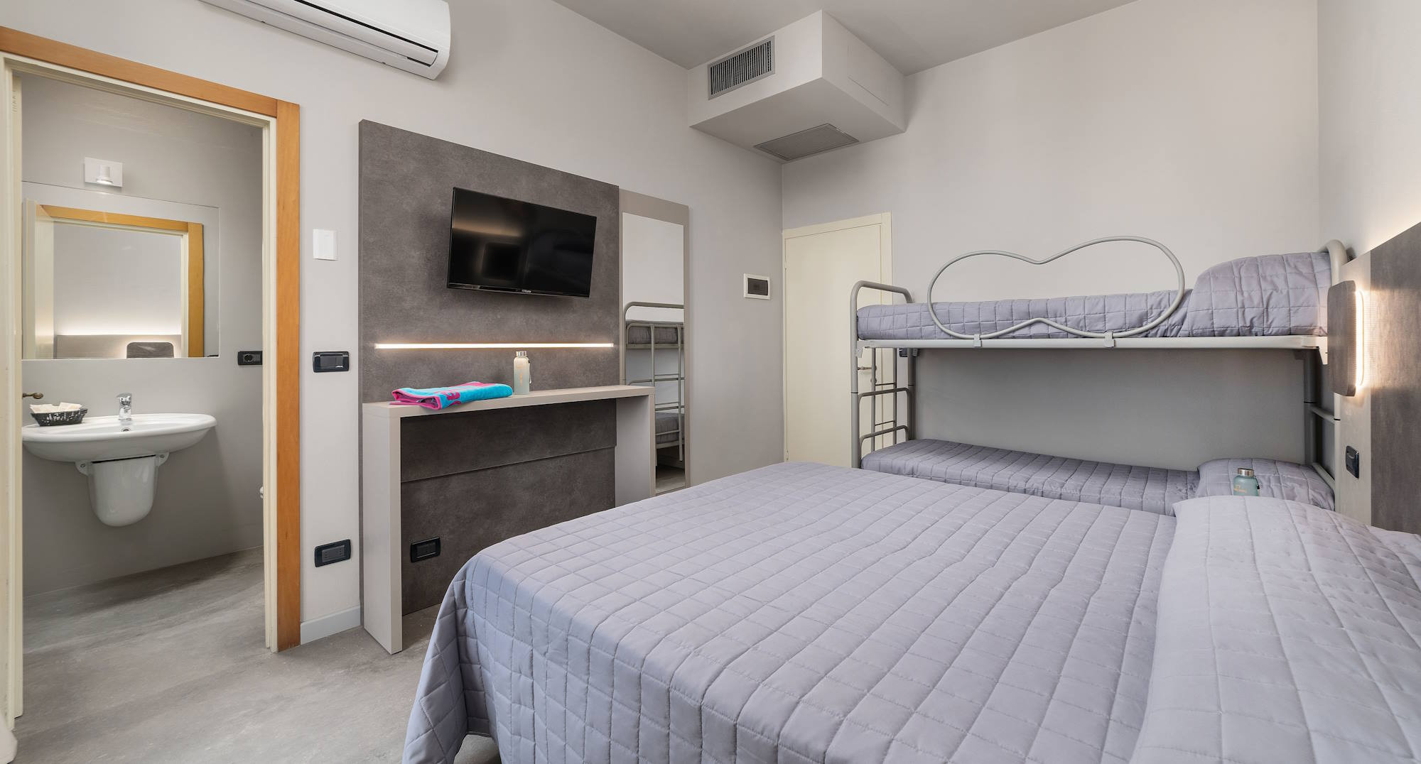 media.camere_family_cfh_rimini_village