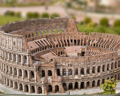 media.Colosseo-Roma-al-parco-tematico-Italia-in-Miniatura-ingressi-gratuiti-per-tutta-la-famiglia-in-vacanza-al-Club-Family-Hotel-Rimini-Village