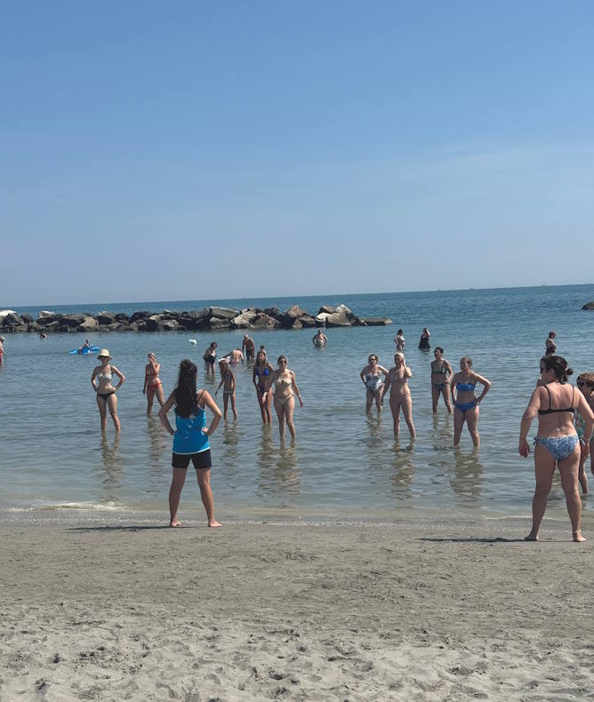 media.gallery_animazione_spiaggia_risveglio_muscolare_cfh_rimini_village