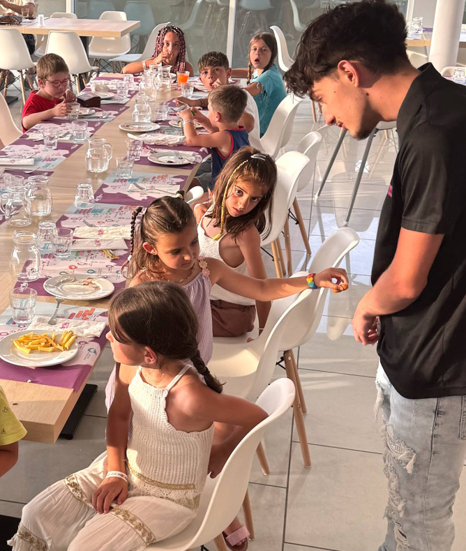 media.slide_animazione_baby_parking_ore_pasti_2_cfh_rimini_village