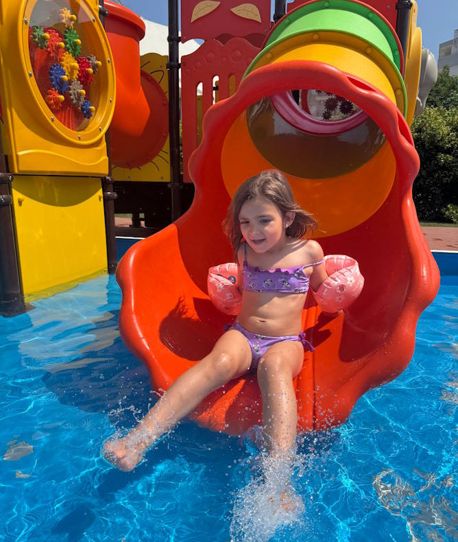 media.gallery_acquascivoli_piscina_bimbi_2_cfh_rimini_village