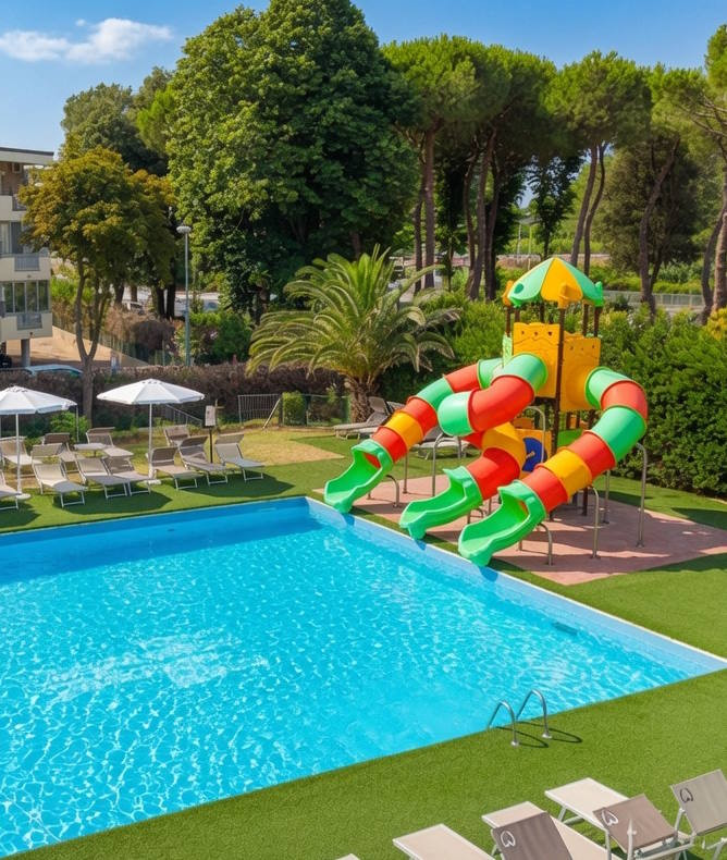 media.Gallery Piscina con acquascivoli Club Family Hotel Rimini Village