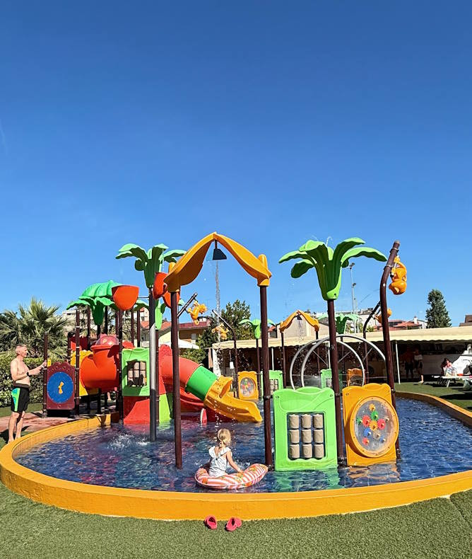 media.Gallery 2 Splash Park Area giochi acquatici per bambini acquascivoli Club Family Hotel Rimini Village