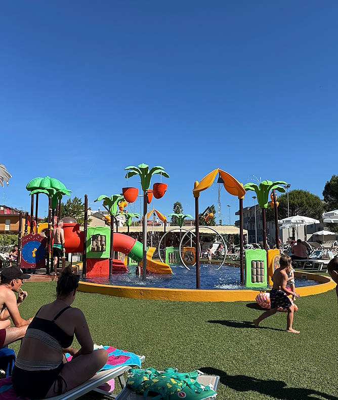 media.Gallery 3 Splash Park Area giochi acquatici per bambini acquascivoli Club Family Hotel Rimini Village