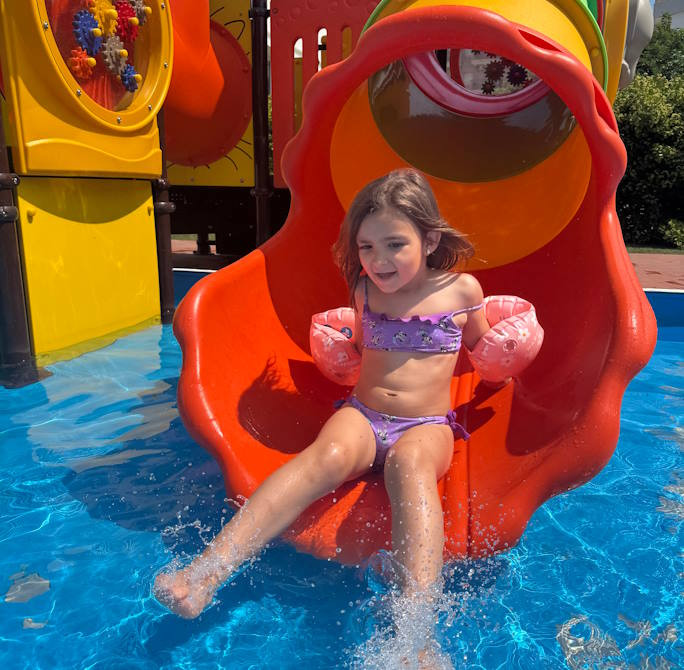 media.servizi_piscina_bimbi_acquascivolo_cfh_rimini_village