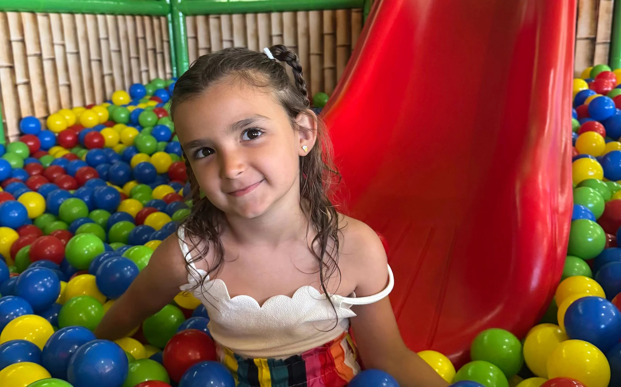 media.slide_playground_area_giochi_interna_bimbi_cfh_rimini_village