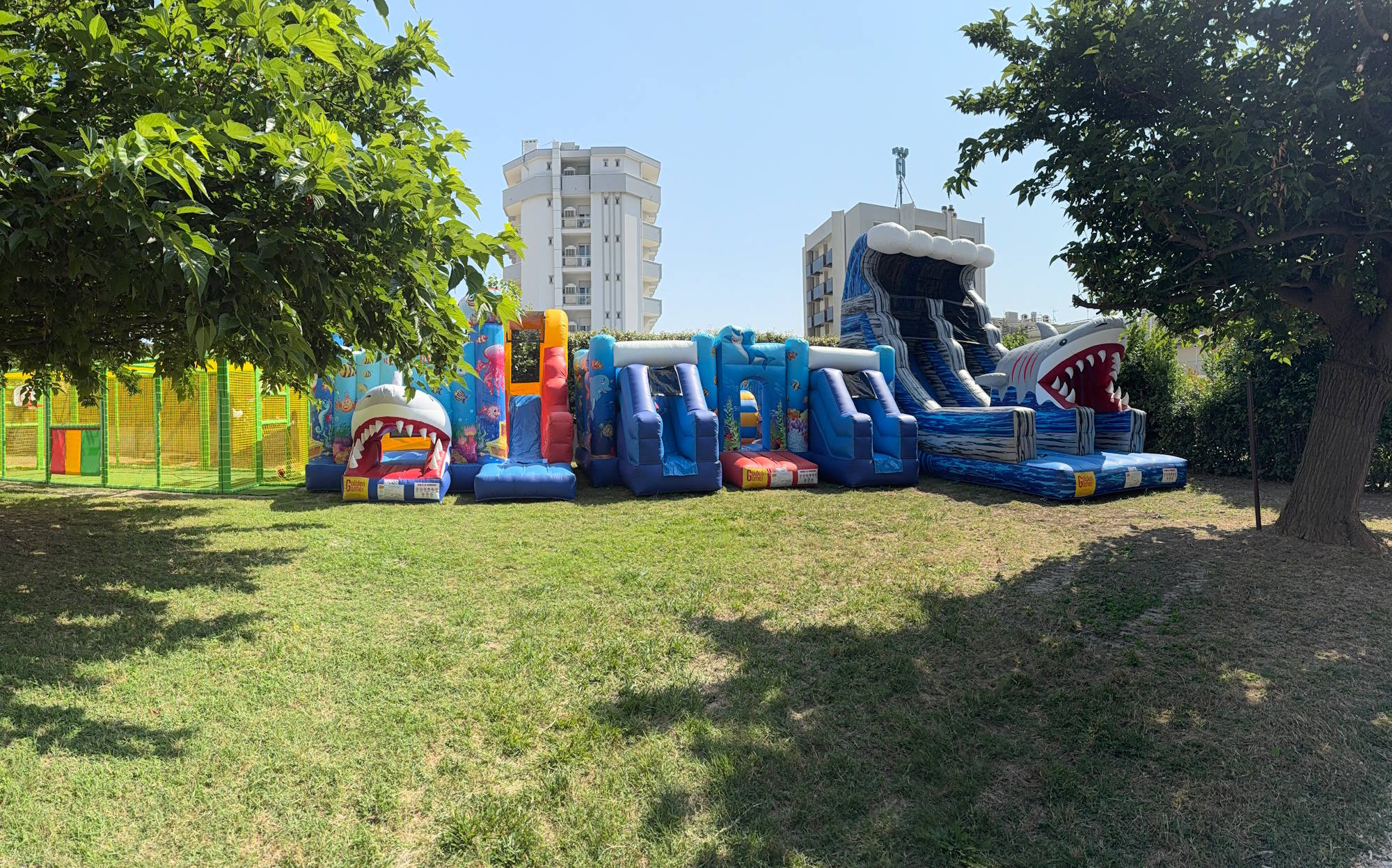 media.slide_giardino_play_sport_arena_e_giochi_gonfiabili_cfh_rimini_village
